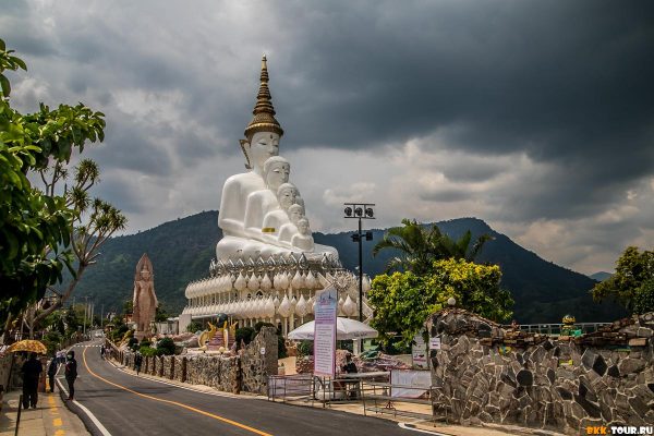 Храм Пратхат Пхасорнкаев (Wat Prathat Phasornkaew)