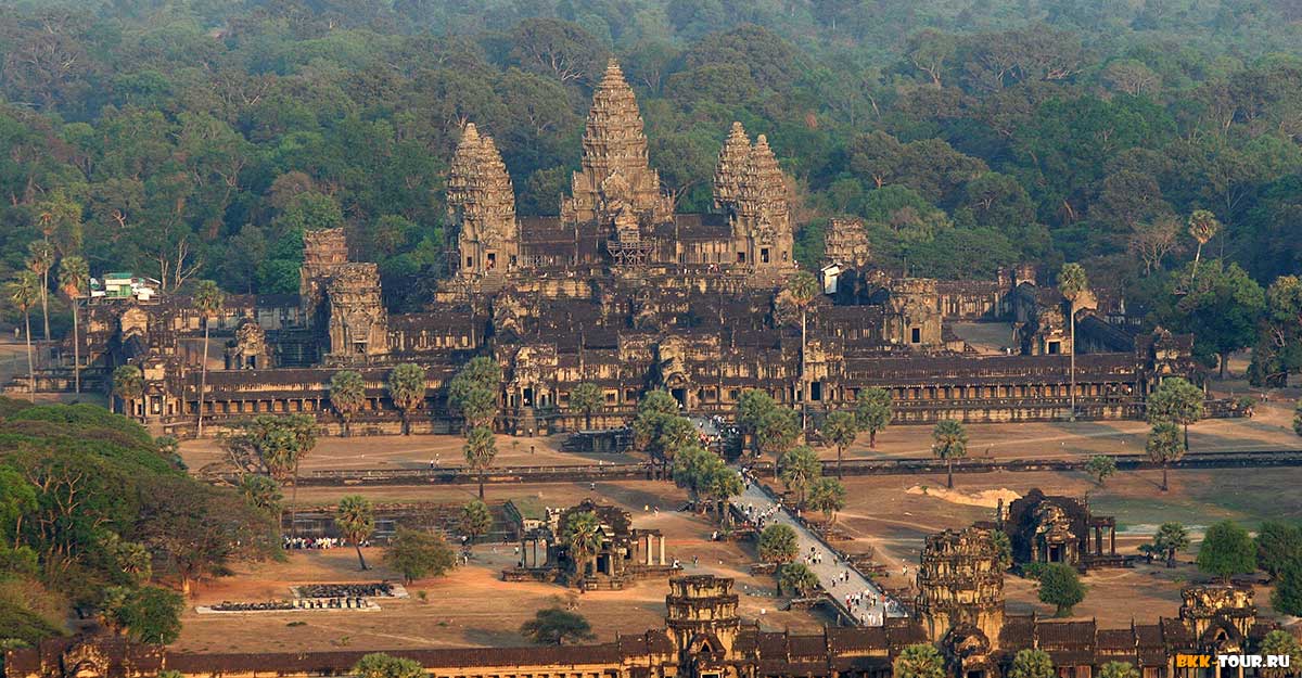 К концу 2019 года в городе Сиемреам появится колесо обозрения. Его установят по соседству с кхмерским комплексом Ангкор Ват
